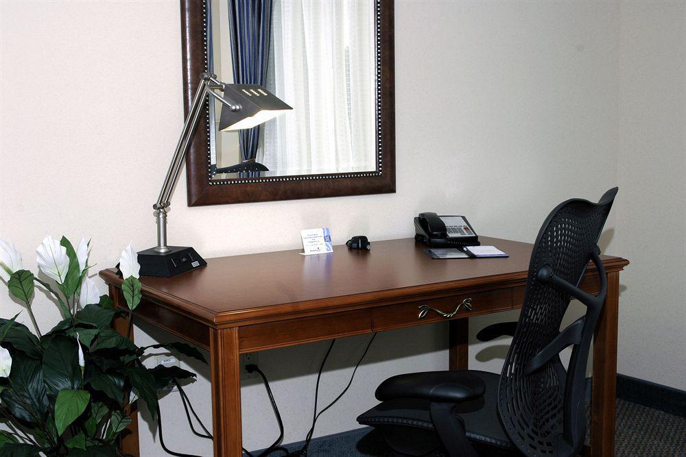 Hilton Garden Inn Ґейнсвілл Екстер'єр фото